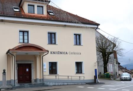 NAPIS KNJIŽNICA CERKNICA 05 FOTO LJUBO VUKELIČ